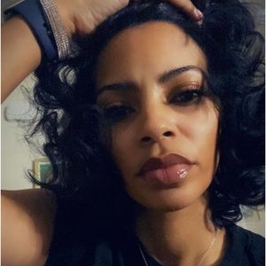 Meet your Posher, Monique